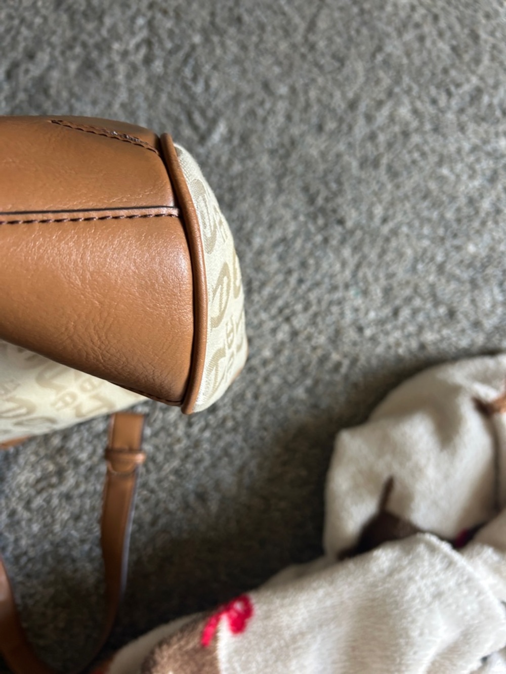 Aigner Classic Tan & Cream Tote Handbag - Designer-Inspired Women’s Bag - Picture 8 of 10
